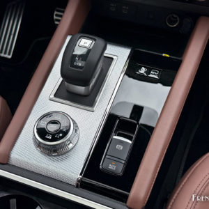 Photo boîte de vitesses automatique Mitsubishi Outlander IV PHEV (2025)