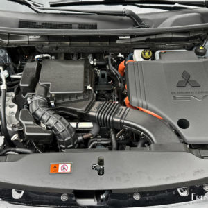 Photo moteur hybride Mitsubishi Outlander IV PHEV (2025)