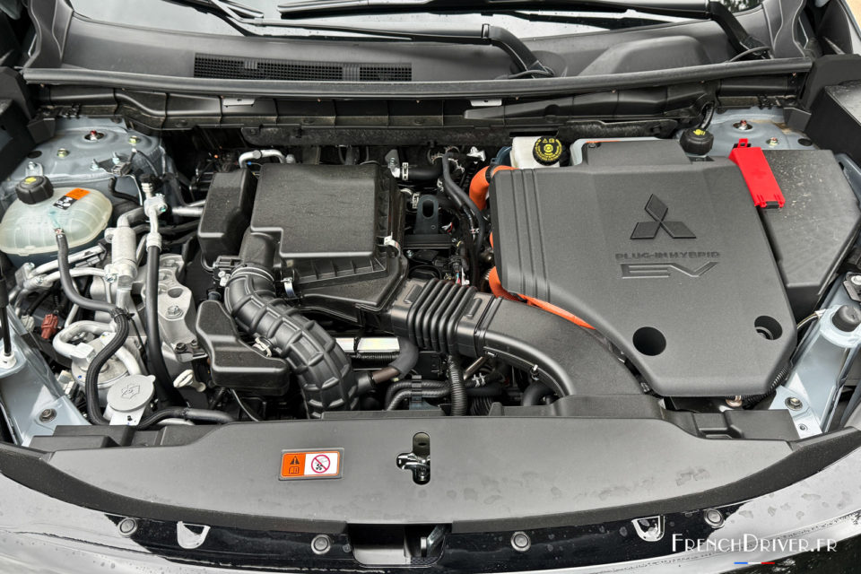 Photo moteur hybride Mitsubishi Outlander IV PHEV (2025)