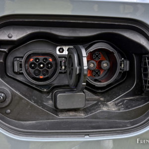 Photo prise de recharge Mitsubishi Outlander IV PHEV (2025)