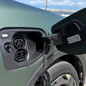Photo prise de recharge Combo CCS Cupra Raval (2026)